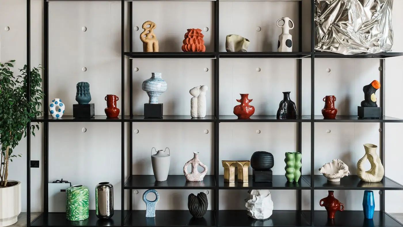 Retail wall system with shelving